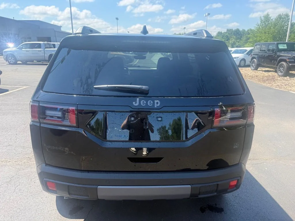 New 2026 Diamond Black Crystal Pearl-Coat Exterior Paint Jeep  image 5