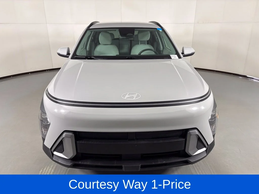 Used 2025 Gray Hyundai SEL image 4