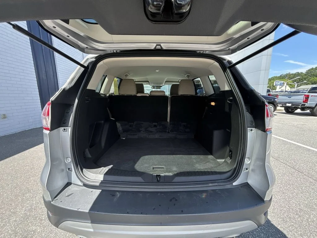 Used 2016 Silver Ford SE image 19