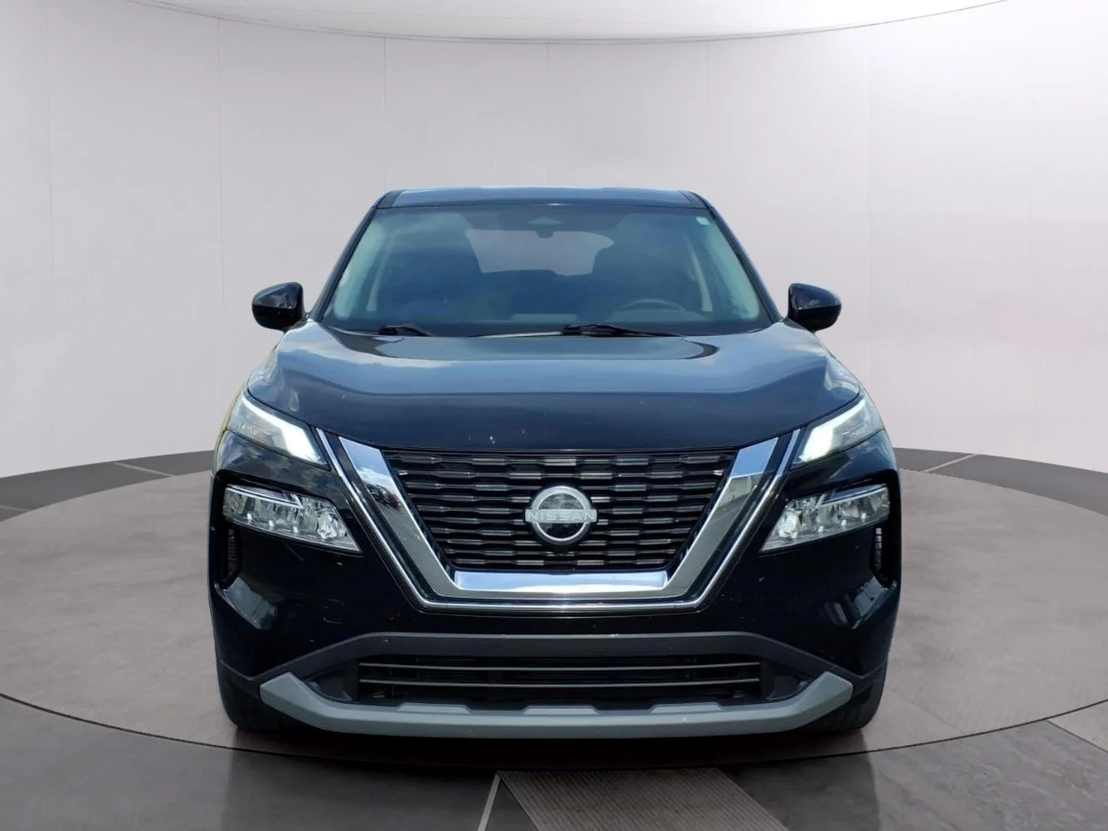 Used 2023 Super Black Nissan SV image 8