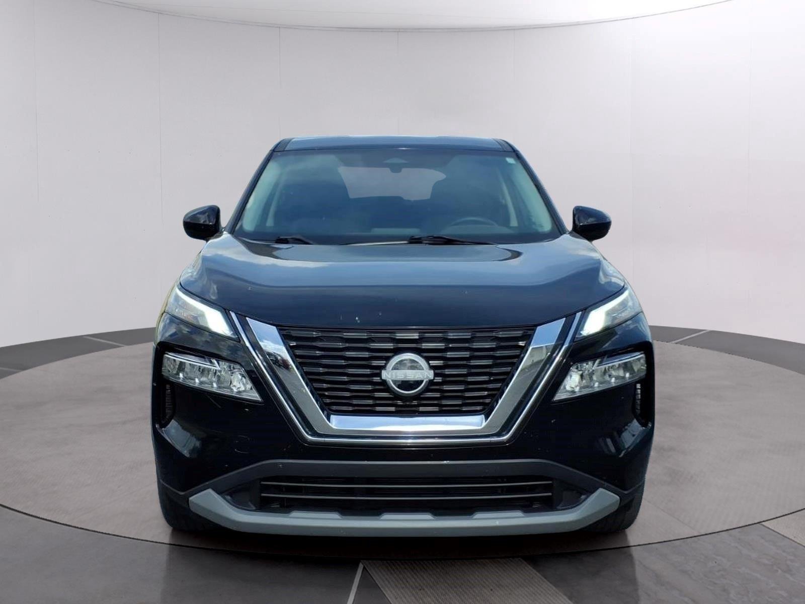 Used 2023 Super Black Nissan SV image 8