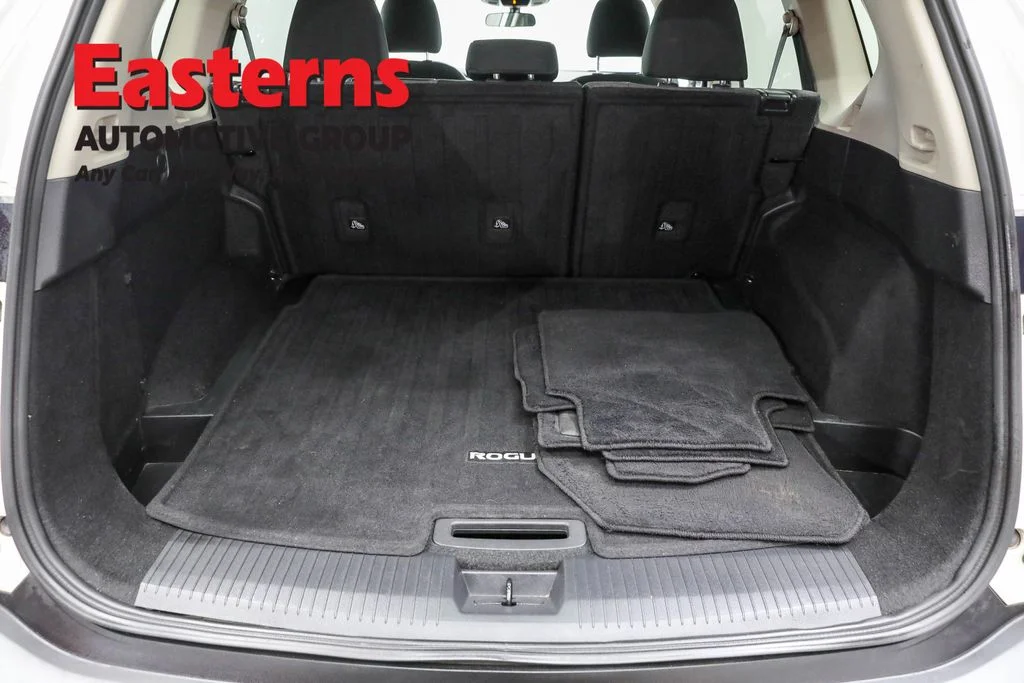 Used 2022 White Nissan SV image 9