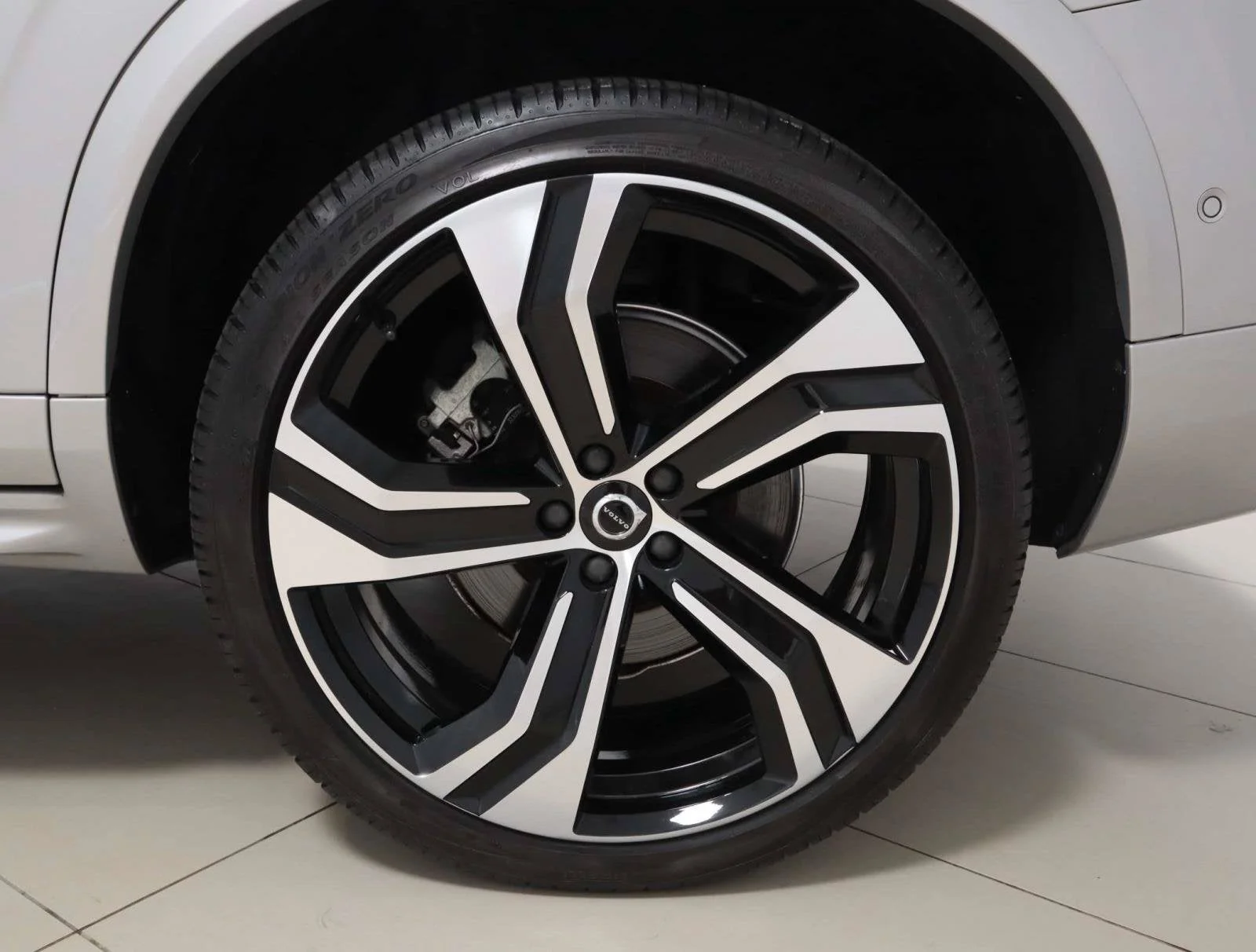 Used 2024 Silver Volvo Ultimate Bright Theme image 10