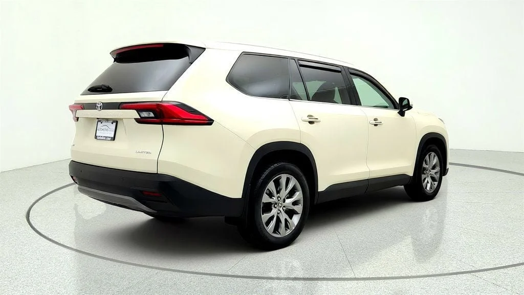 Used 2024 Wind Chill Pearl Toyota Limited AWD image 5