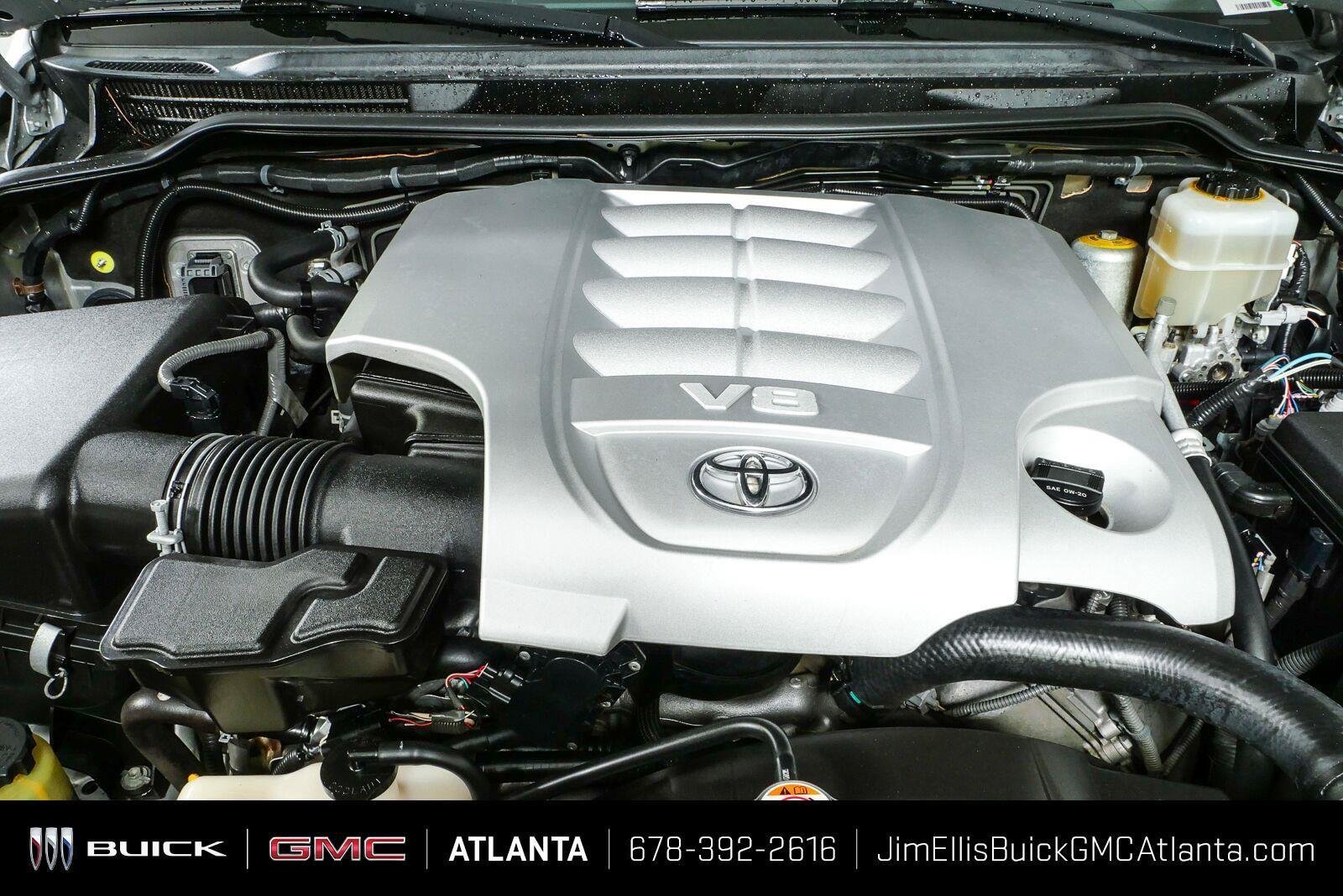 Used 2017 Classic Silver Metallic Toyota Base image 39