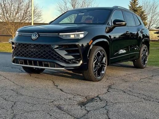 2026 Volkswagen Tiguan 2.0T SE R-Line Black