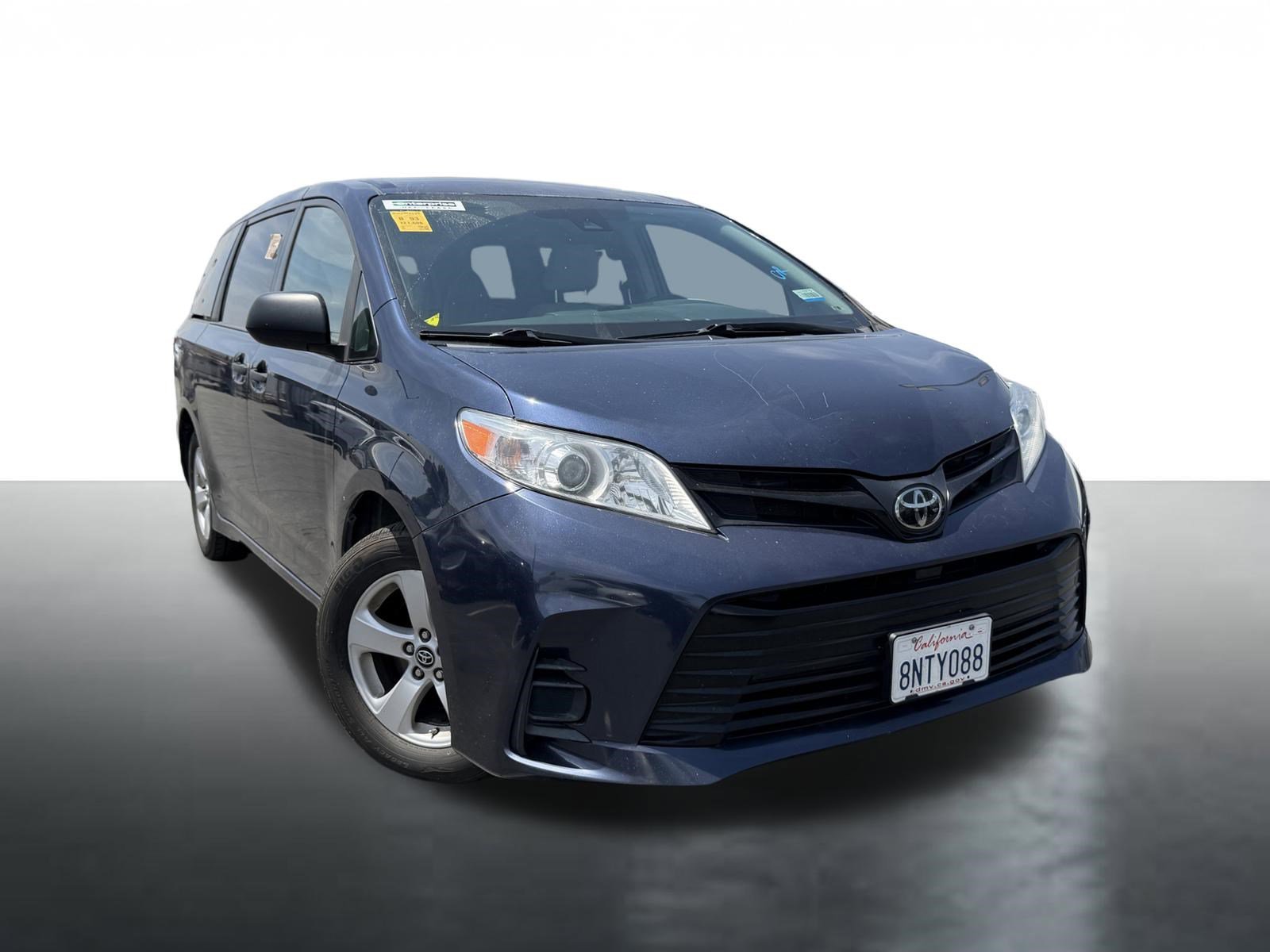 2019 Toyota Sienna L V6 7-Passenger's photo