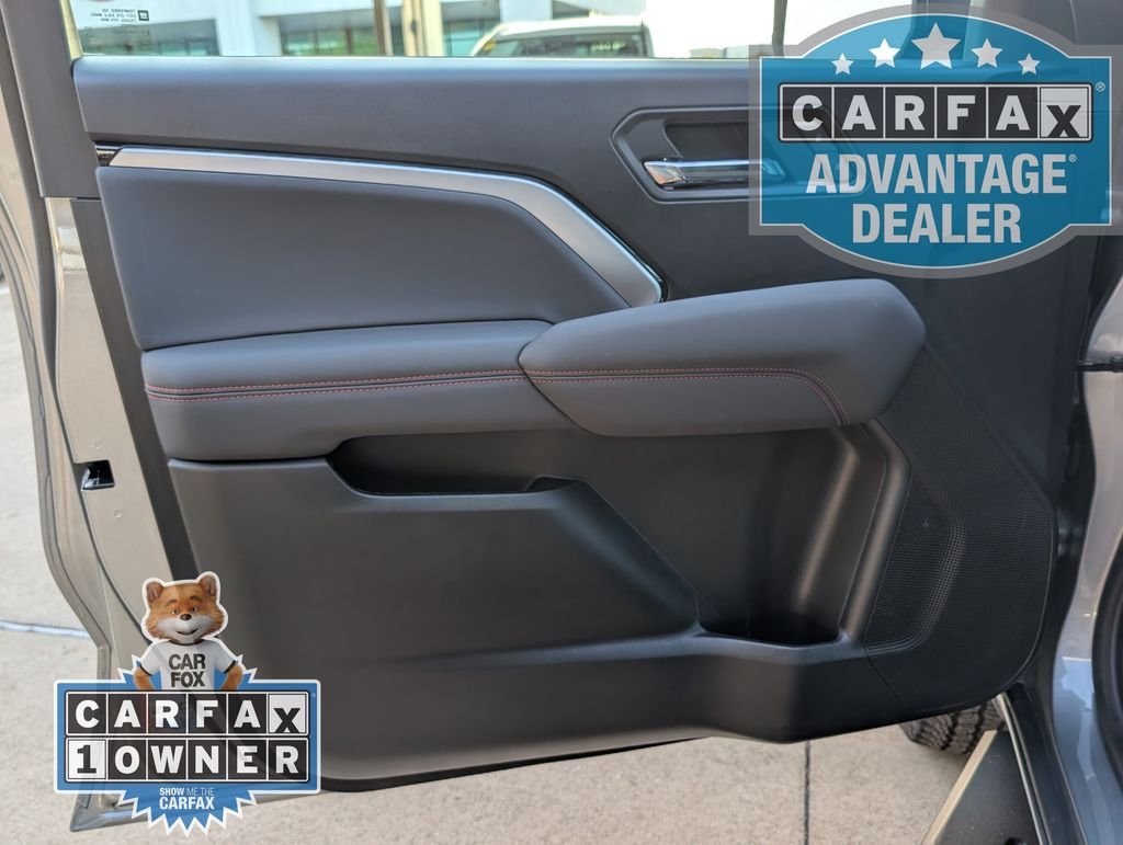 Used 2025 Gray Chevrolet Z71 image 17