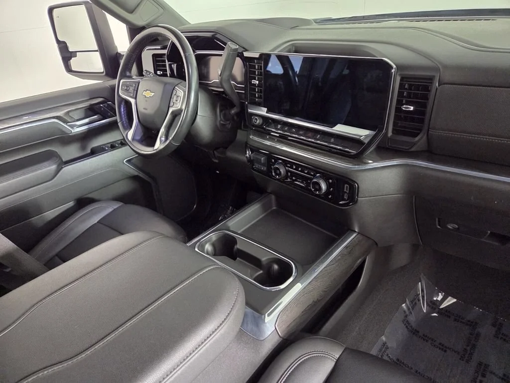 Used 2025 Black Chevrolet LTZ image 33