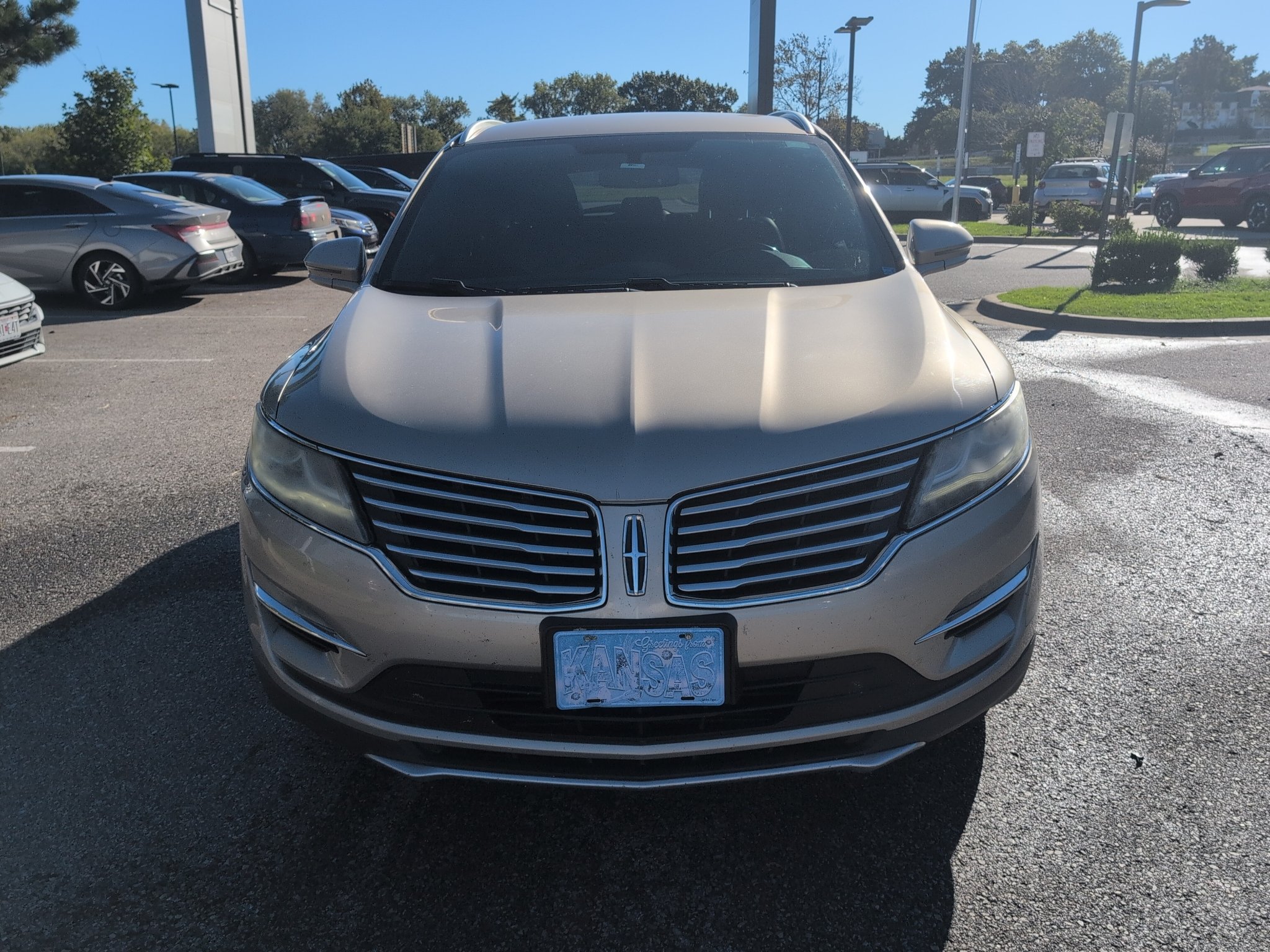 Used 2015 Champagne Lincoln Base image 6