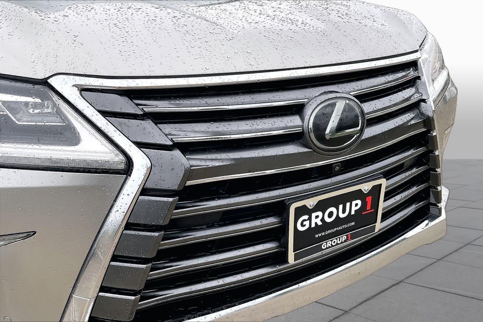 Used 2019 Atomic Silver Lexus  image 27