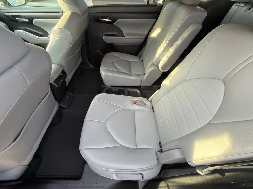 Certified Used 2020 Silver Toyota XLE image 16