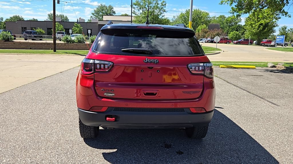 Used 2025 Red Hot Pearlcoat Jeep Trailhawk image 30
