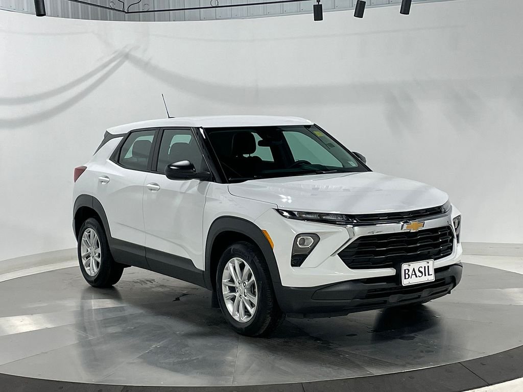 Used 2025 White Chevrolet LS image 36
