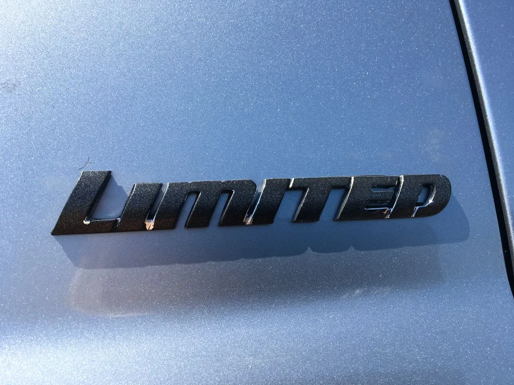 Used 2010 Silver Toyota Limited image 4