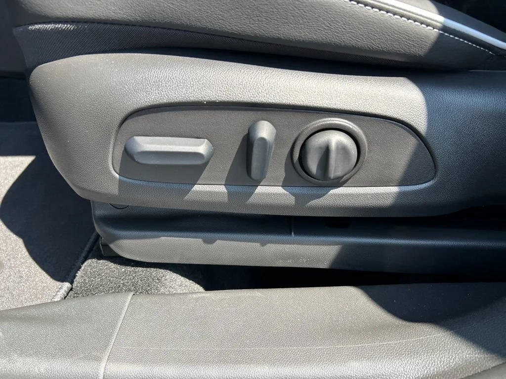 New 2026 Ocean Blue Metallic Buick Avenir image 18