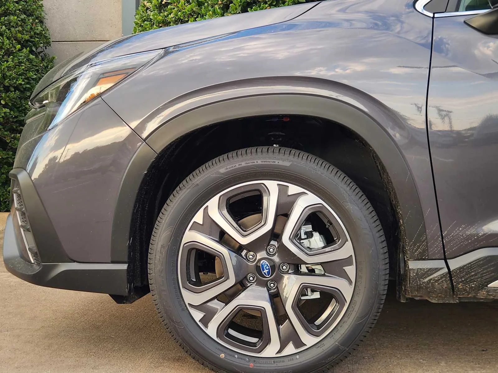 New 2027 MAGNETITE GRAY METALLIC Subaru Limited 7-Passenger image 6