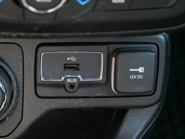 Used 2018 Red Jeep Latitude image 26