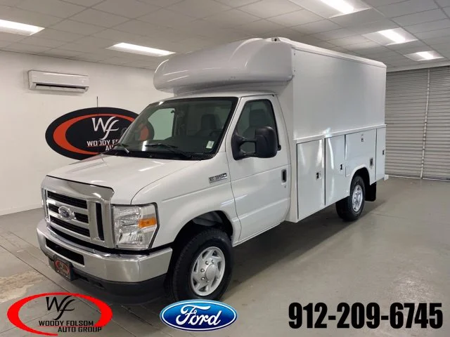 New 2025 Oxford White Ford E-350 SRW image 21