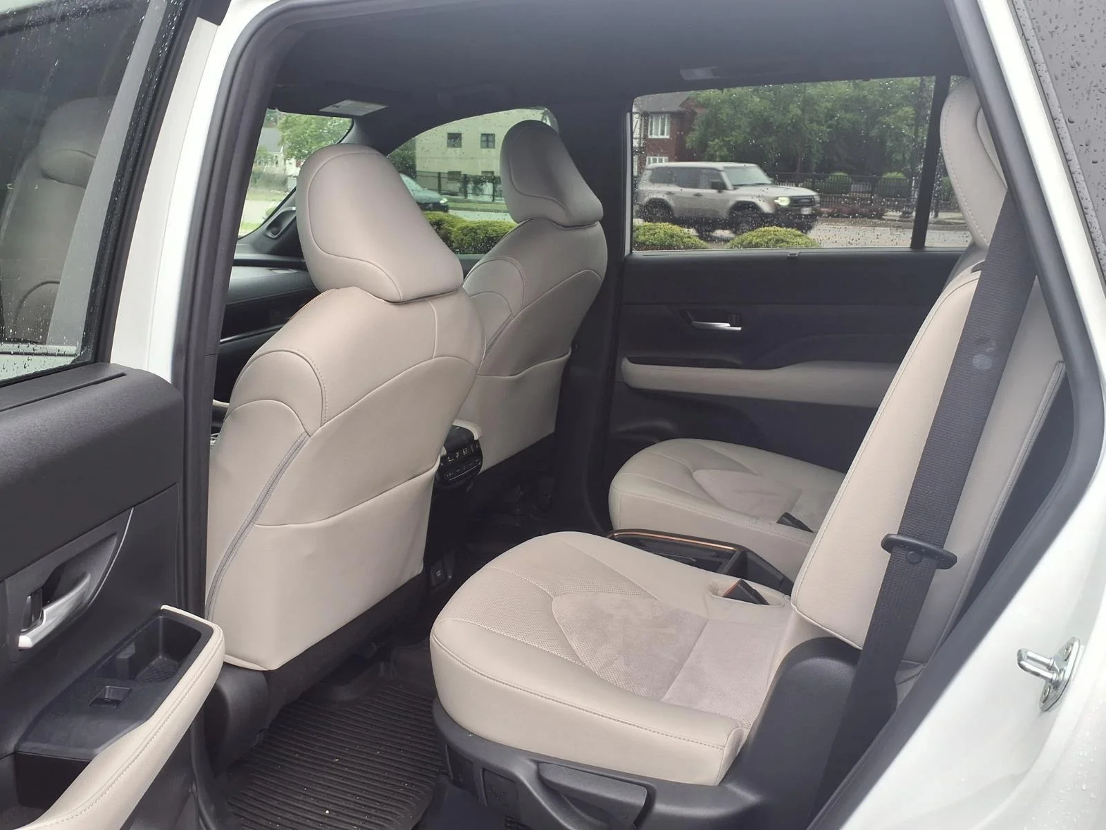 Used 2024 Wind Chill Pearl Toyota MAX Limited image 23