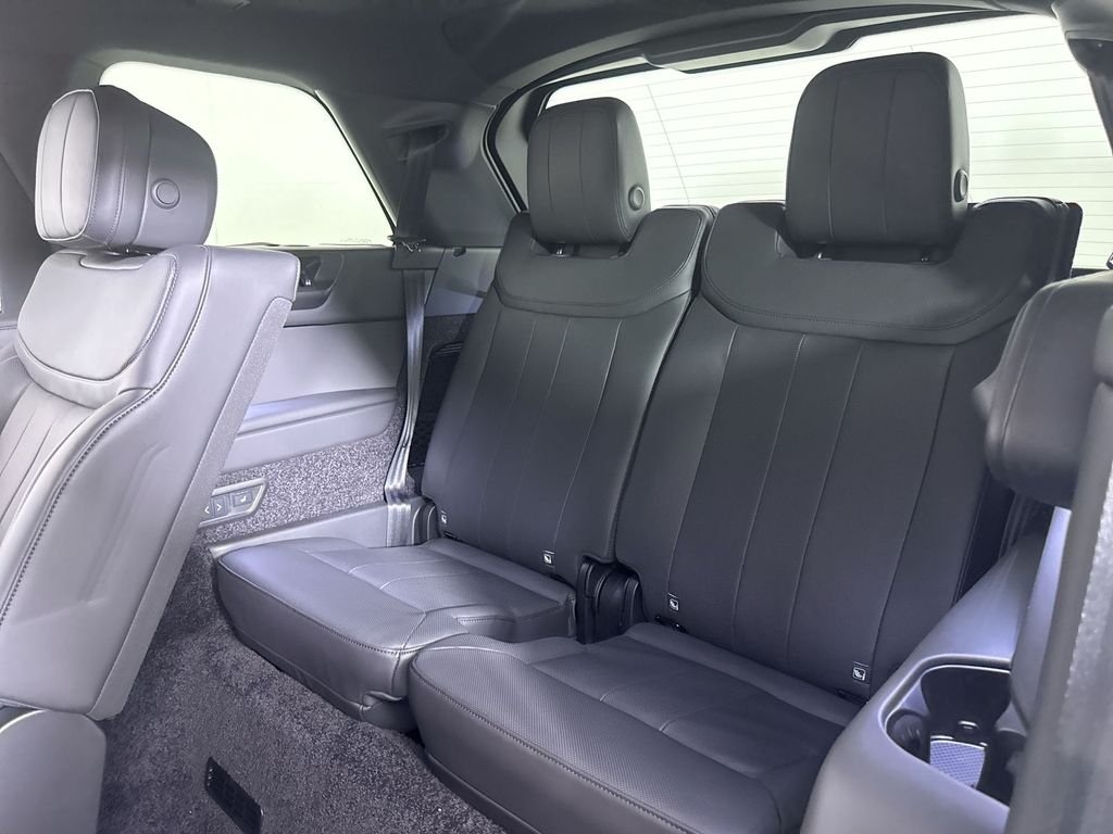 New 2026 Fuji White Land Rover SE LWB image 21