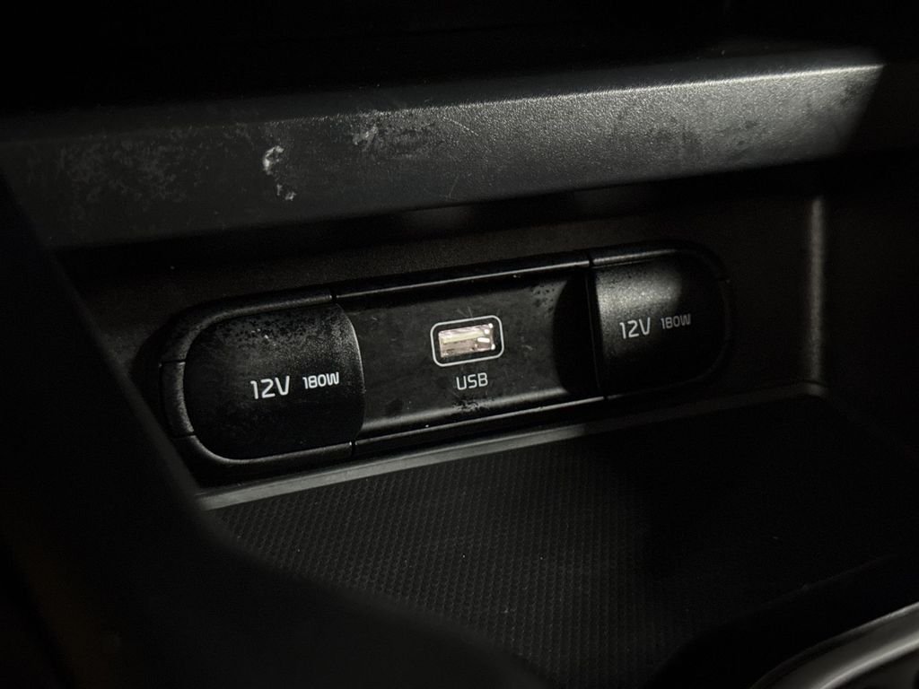 Used 2025  Kia LX image 28