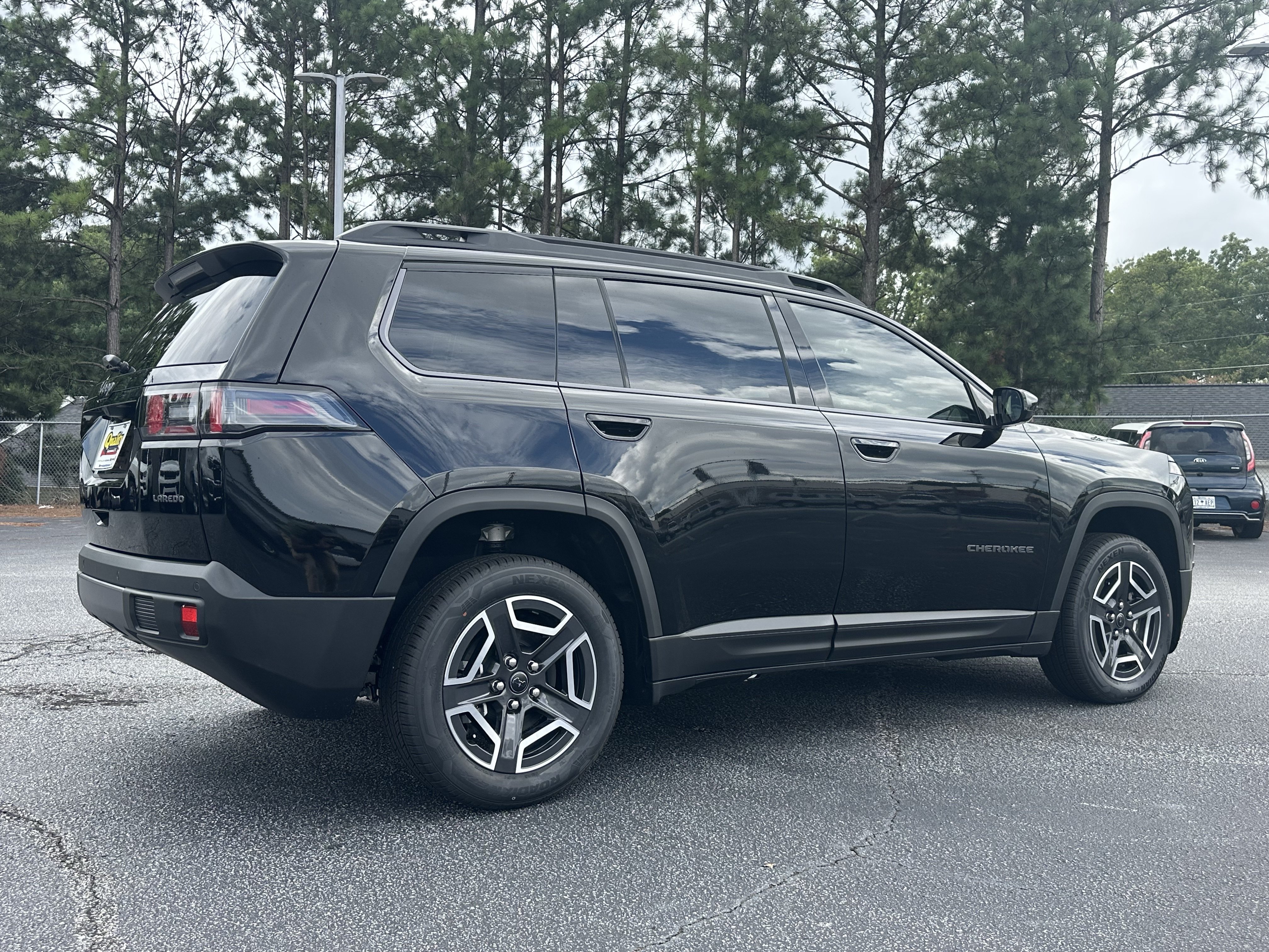 New 2026 Diamond Black Crystal Pearlcoat Jeep Laredo image 8