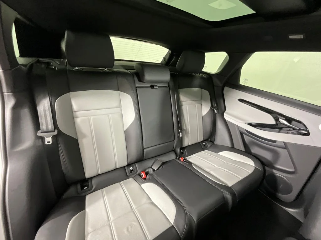 Used 2026 Seoul Pearl Silver Metallic Land Rover Dynamic image 22