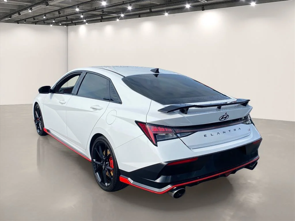 Used 2025 Atlas White Hyundai Base image 5