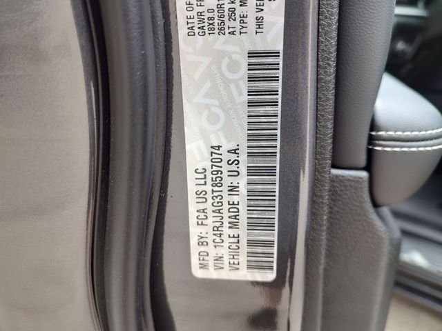 New 2026 Baltic Gray Metallic Clear-Coat Exterior Paint Jeep Laredo image 36