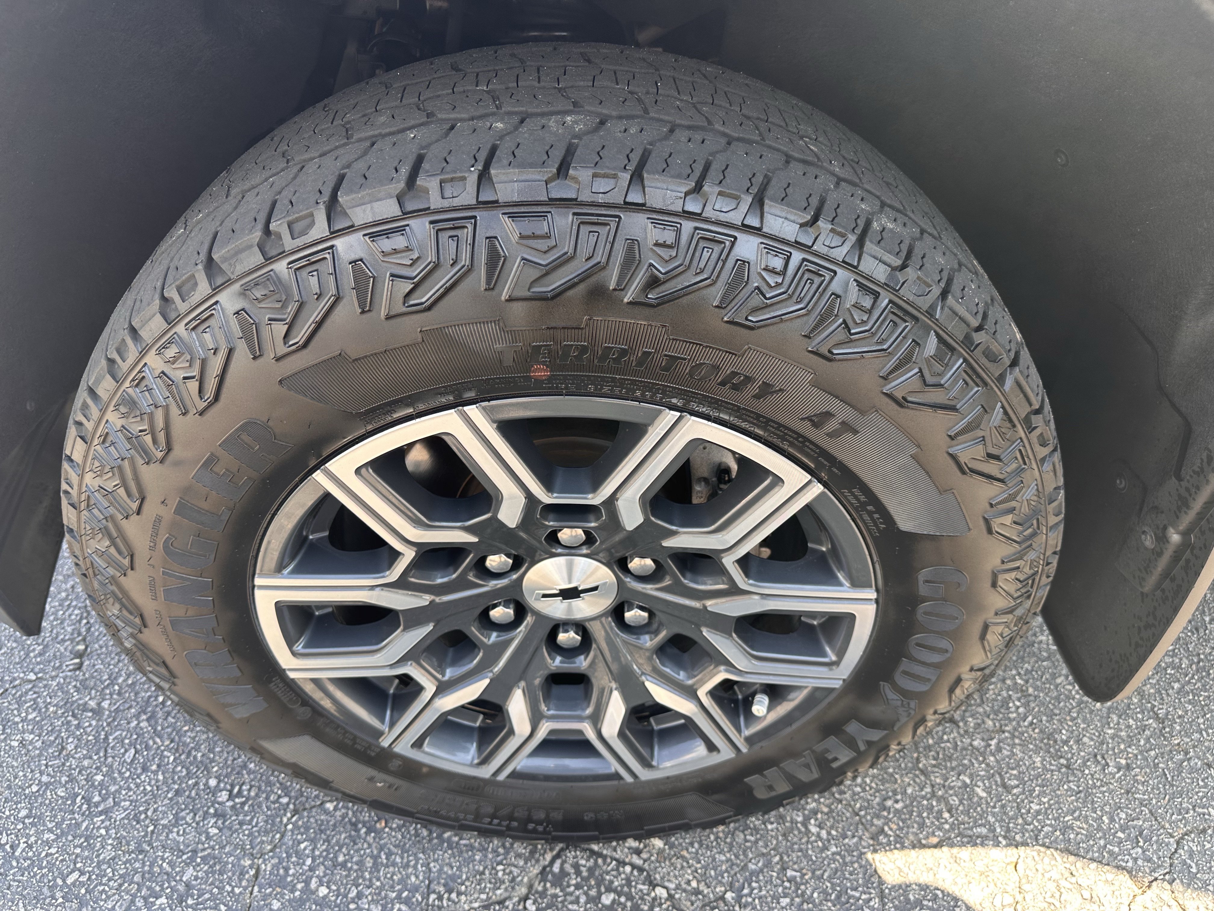 Used 2023 Black Chevrolet 4WD Z71 image 30