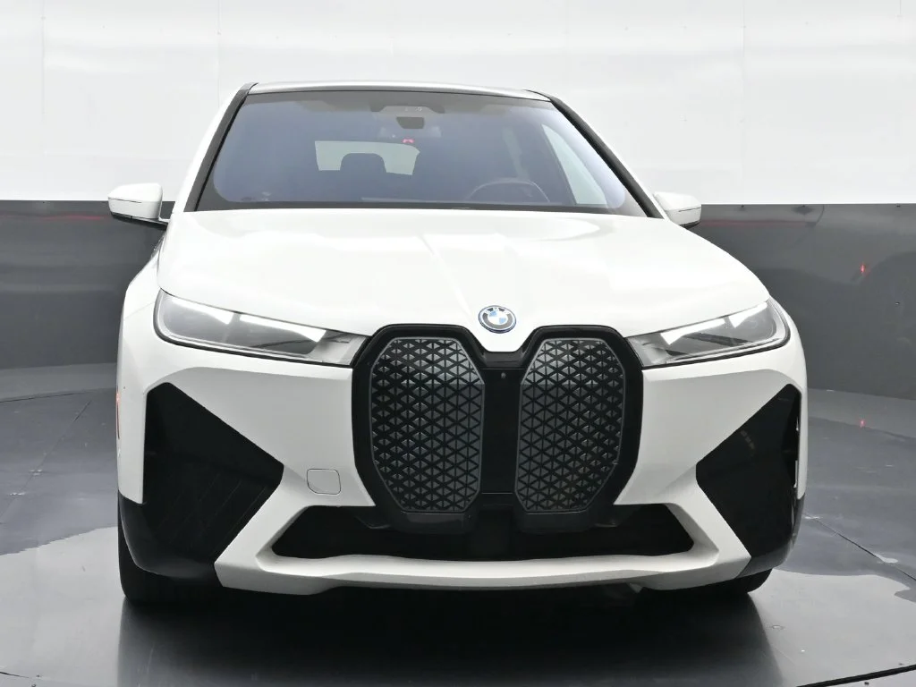 Used 2024 White BMW xDrive50 image 6