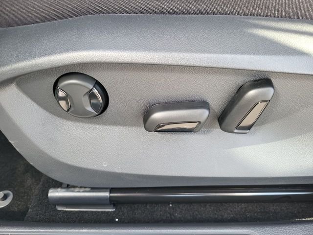 2025 Volkswagen Taos SE - Photo 12