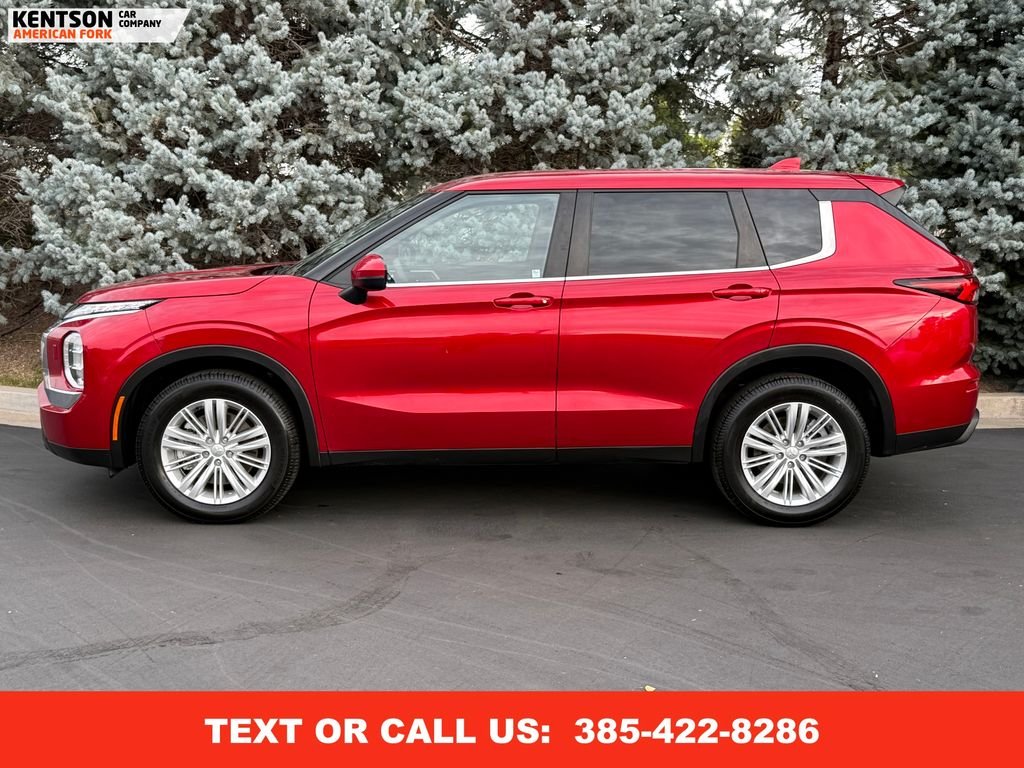 2023 Mitsubishi Outlander ES photo 4