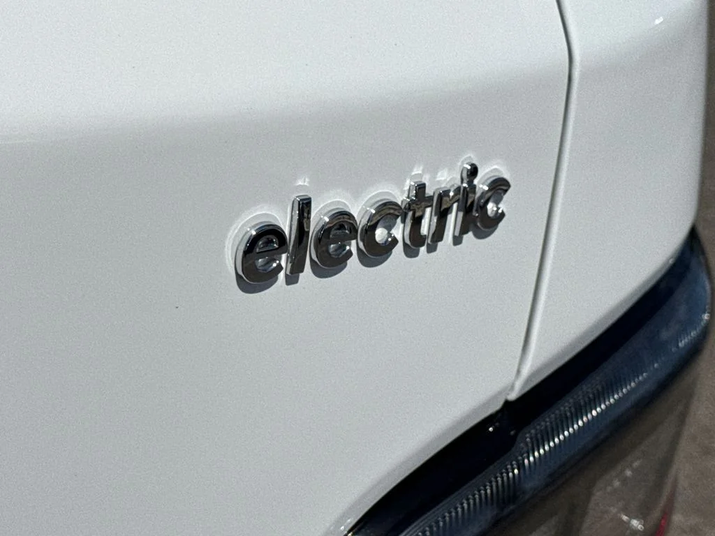 Used 2023 White Hyundai SEL image 12