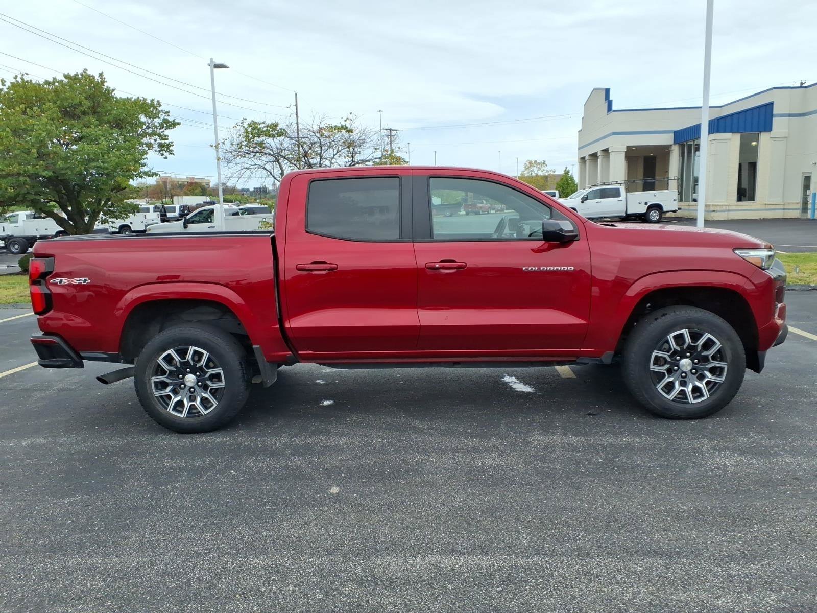 Used 2023 RADIANT RED TINTCOAT Chevrolet 4WD LT image 28