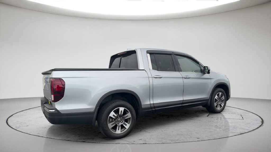 Used 2019 Silver Honda RTL-T image 6