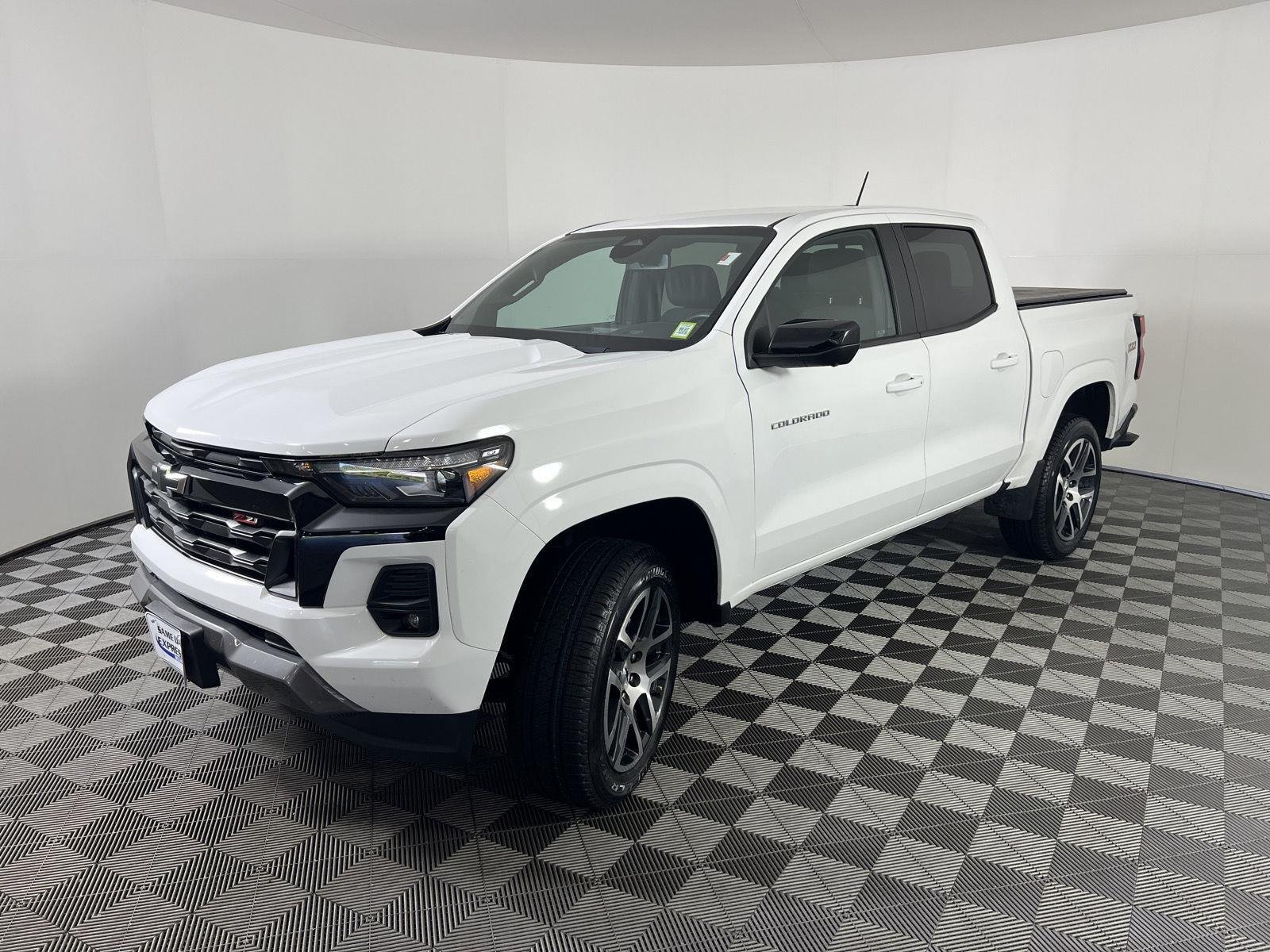 Used 2024 Summit White Chevrolet 4WD Z71 image 29