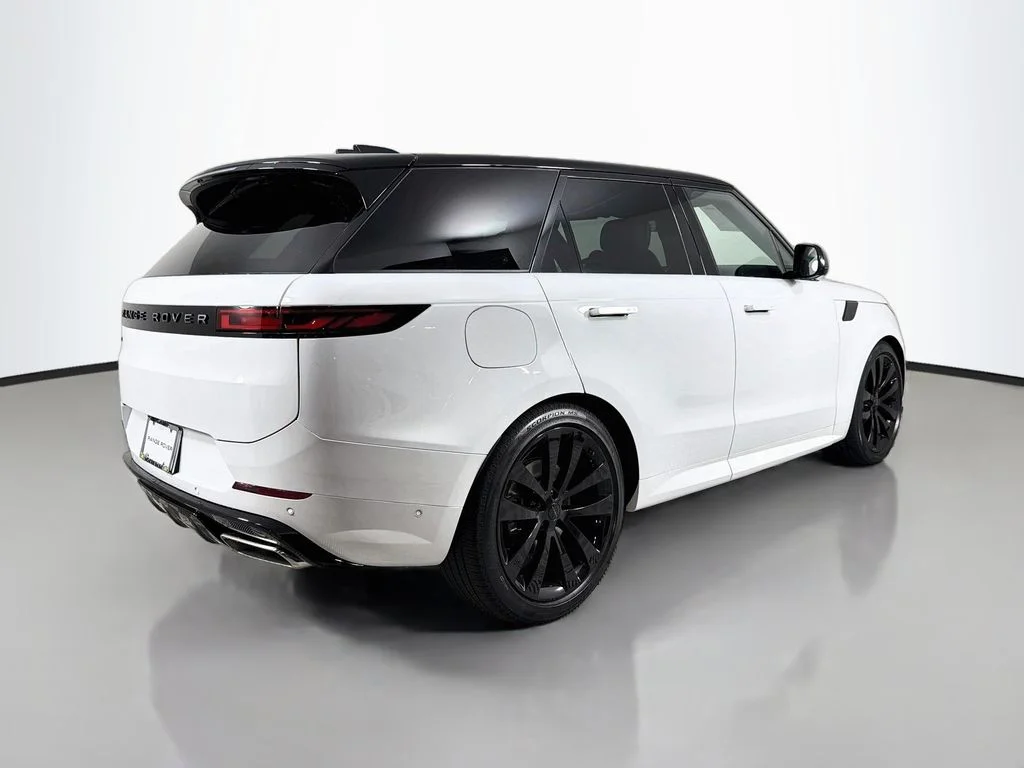 New 2027 Fuji White Land Rover Dynamic SE image 5