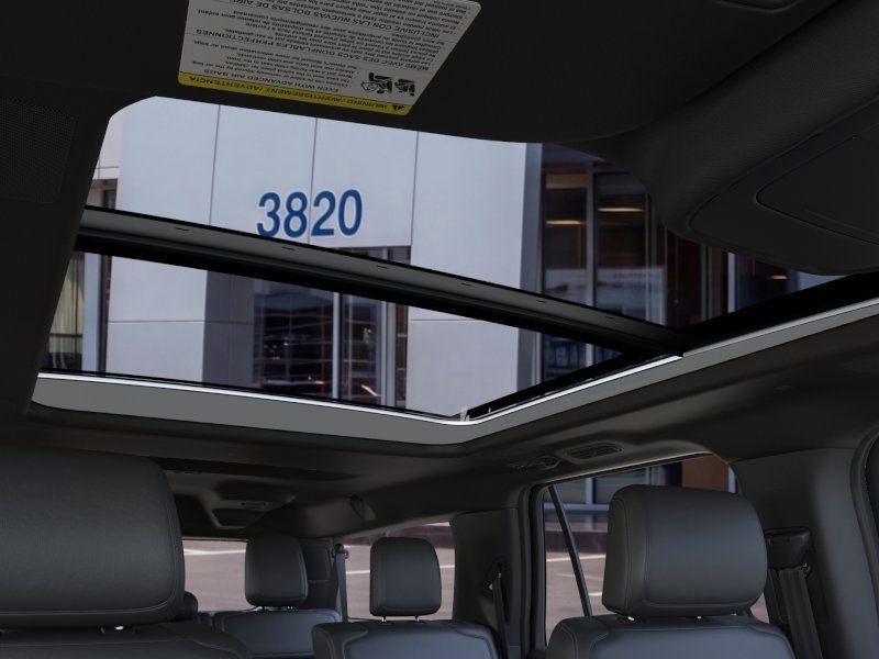 New 2025 Star White Metallic Tri-Coat Ford Platinum® MAX image 45