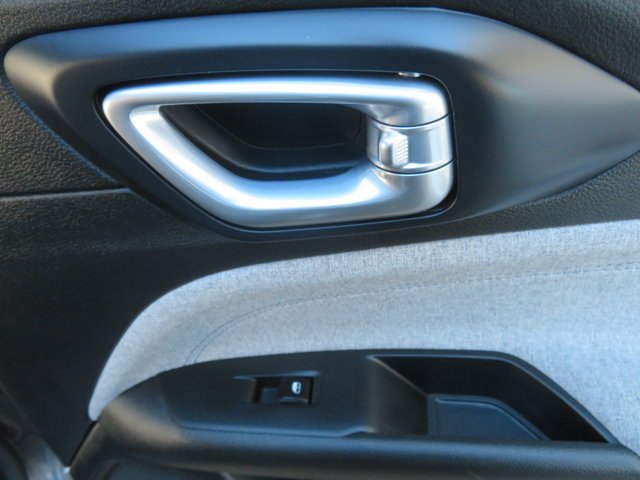 Used 2022 Granite Crystal Metallic Clearcoat Jeep Latitude image 14