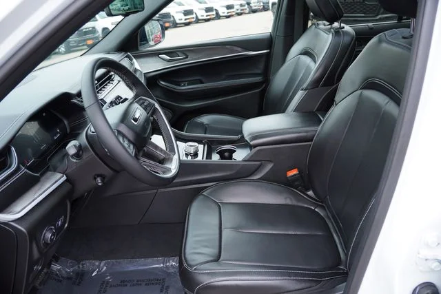 Used 2025 White/off-white Jeep Limited image 15