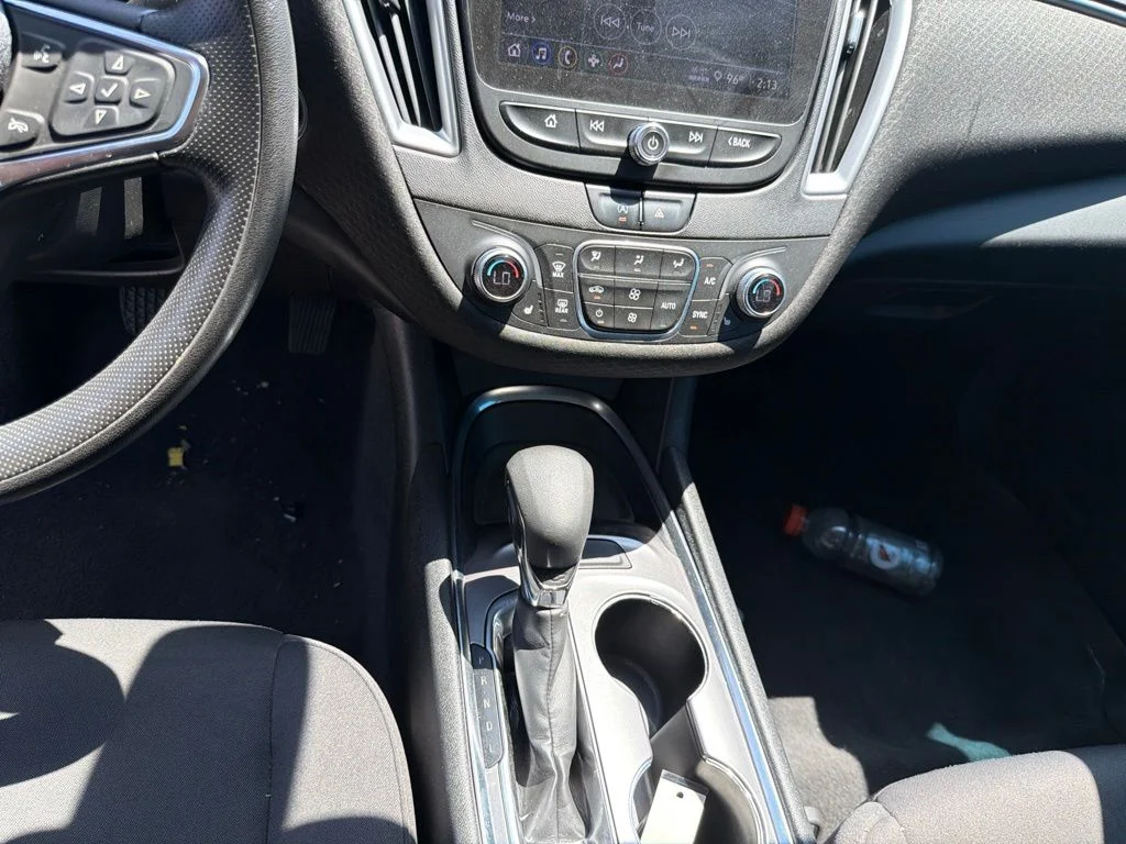 Used 2022 White Chevrolet LT image 15