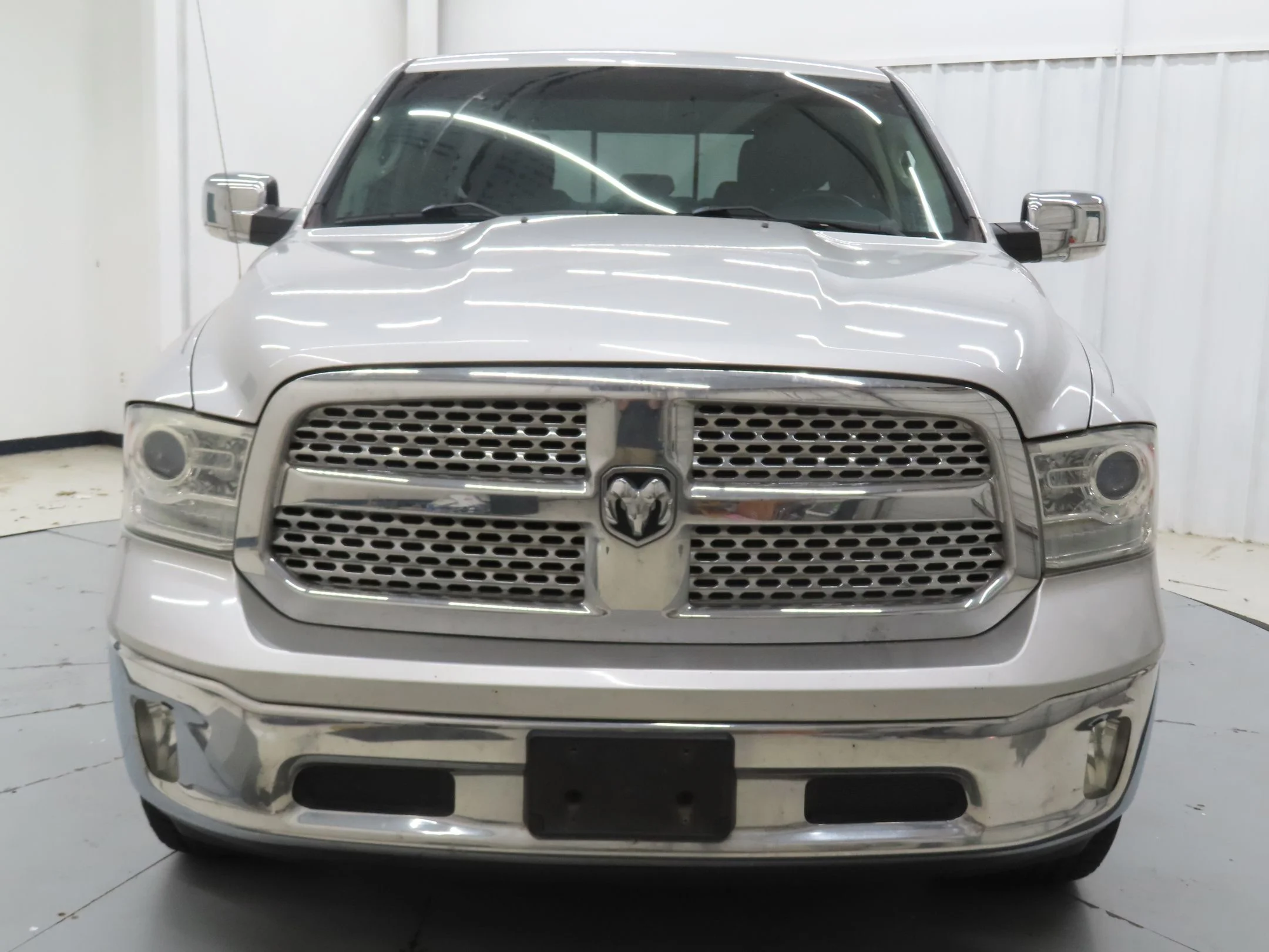 Used 2017 Silver Ram Laramie image 9
