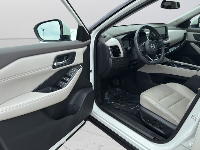 Used 2023 White Nissan SL image 34