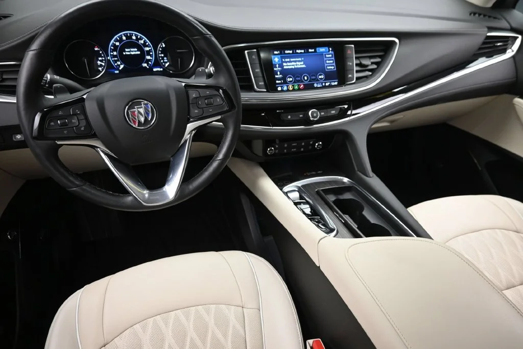 Used 2023 White Buick Avenir image 17