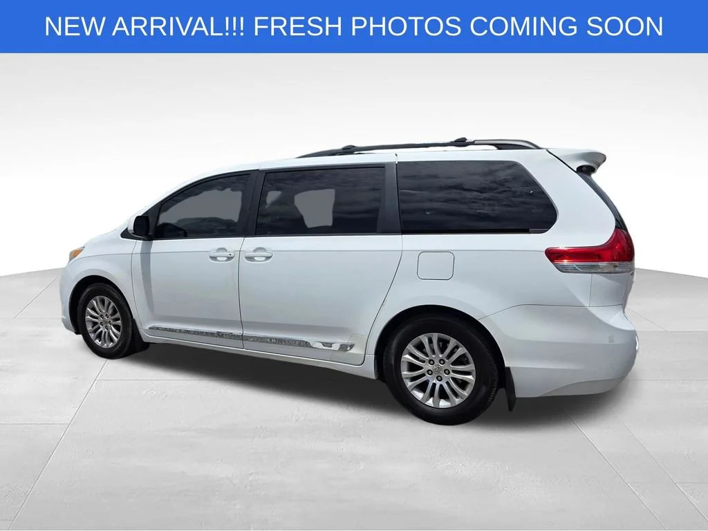 Used 2011  Toyota XLE AAS image 4