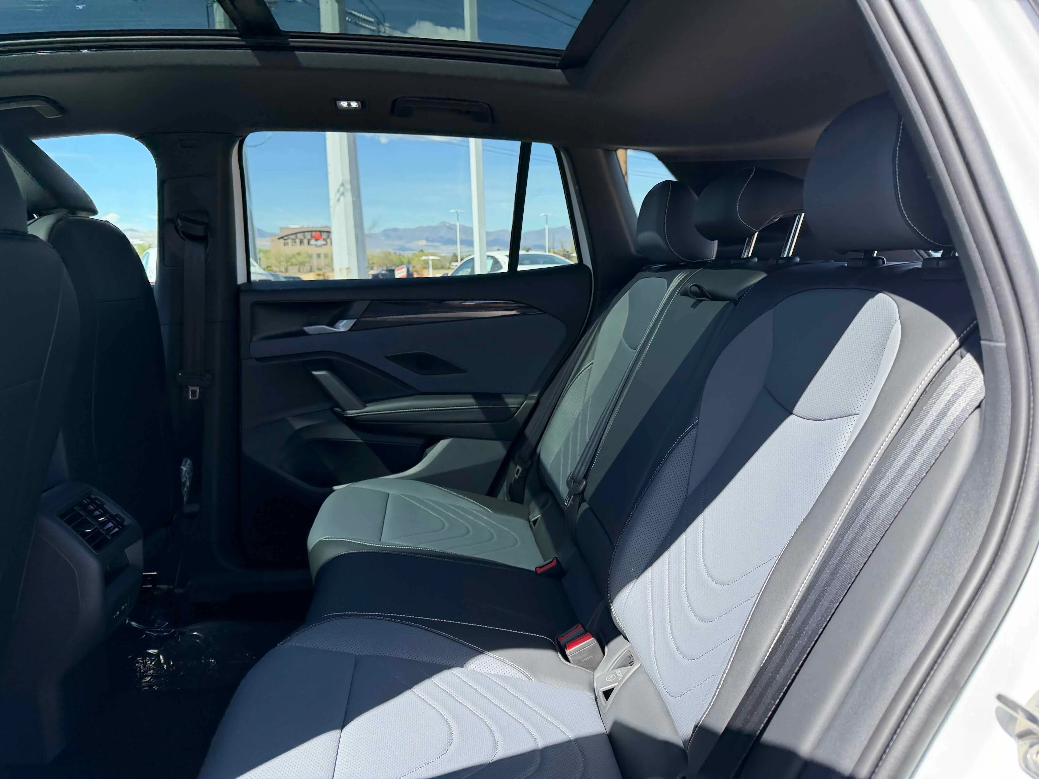 New 2026 Opal White Volkswagen SE R-Line Black image 28