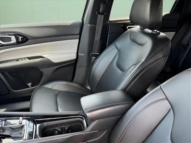 Used 2024 Gray Jeep Limited image 7