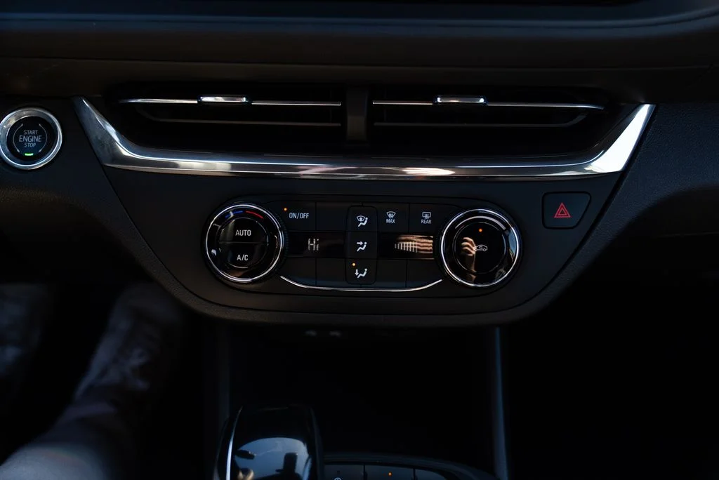Used 2025 Blue Buick Preferred image 15